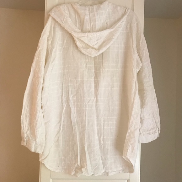 Light Beach Cover Up - Picture 2 of 4